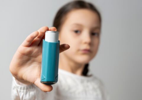 Barn med astmainhalator_600x424